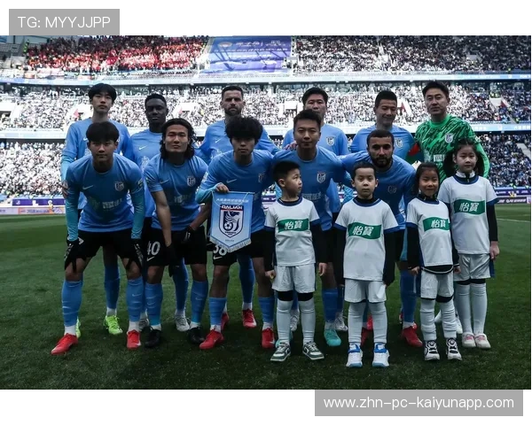 大连英博侧翼推进呼啸而来，对方难以招架